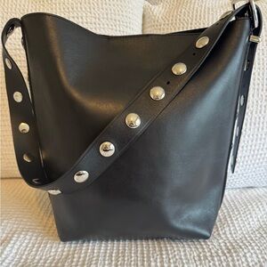 Madewell Essential Medium Bucket Tote